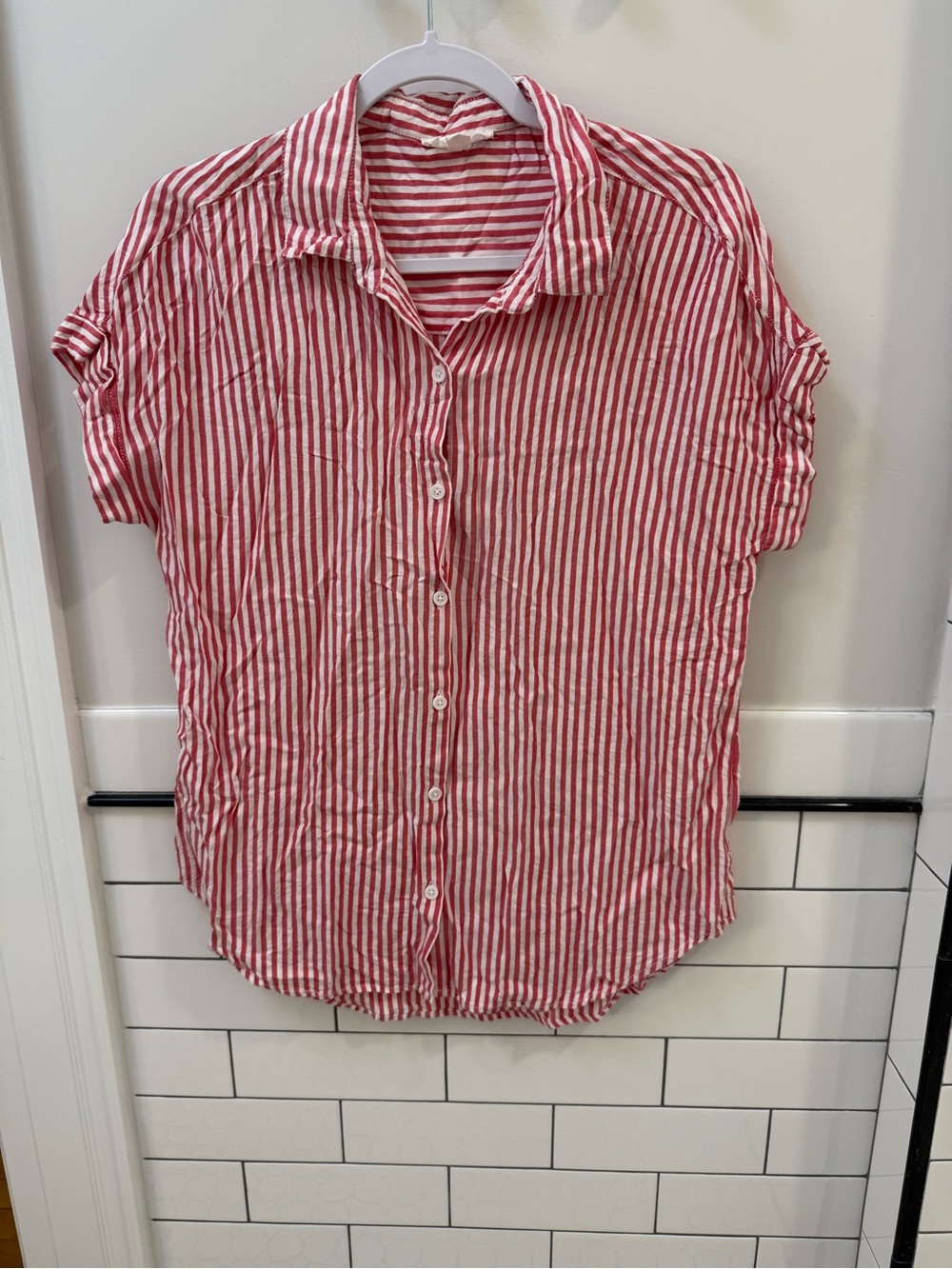 beachlunchlounge Red and White Striped Short-Sleeve Button-Down Shirt